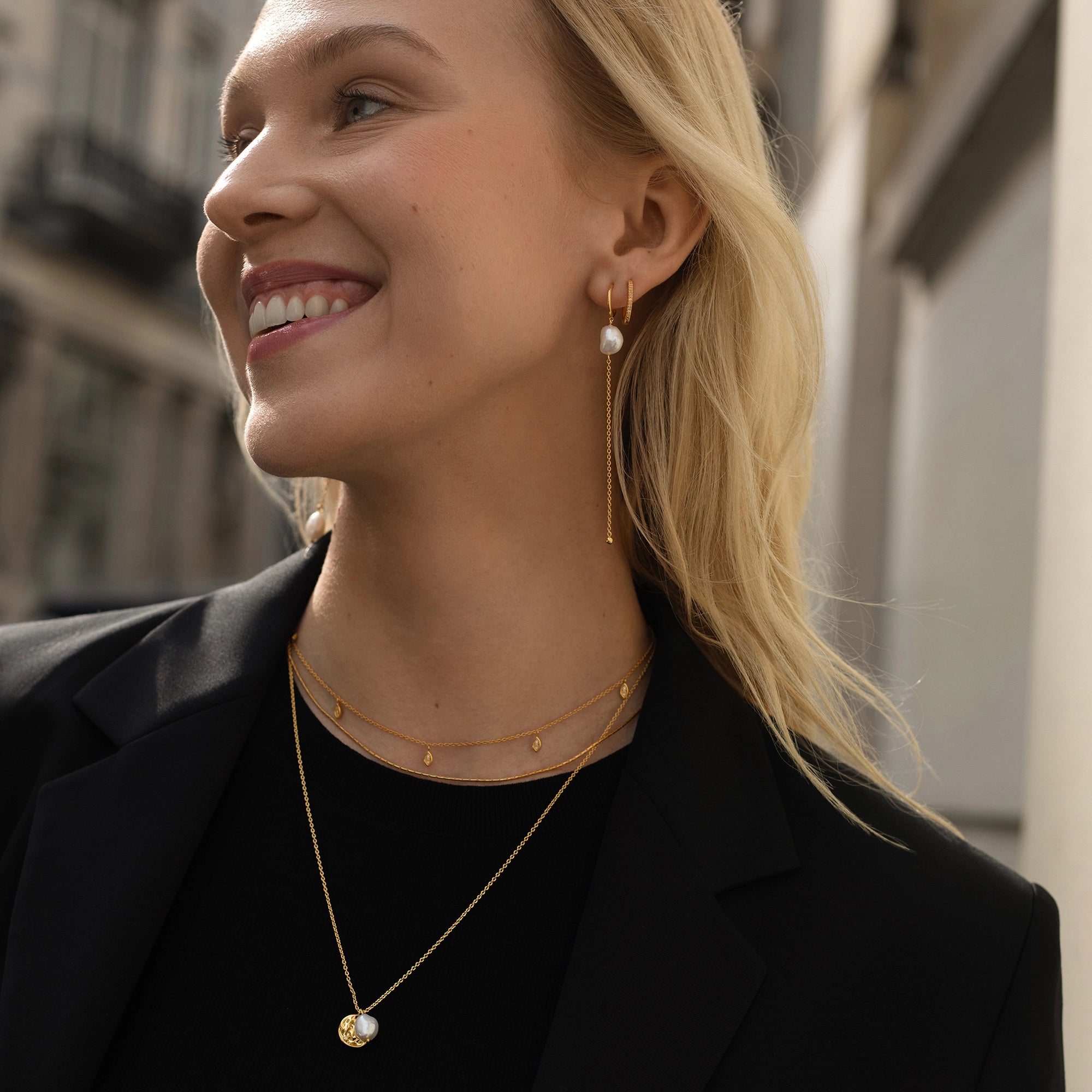 Audrey Eyrnalokkar, Hvítagullshúð