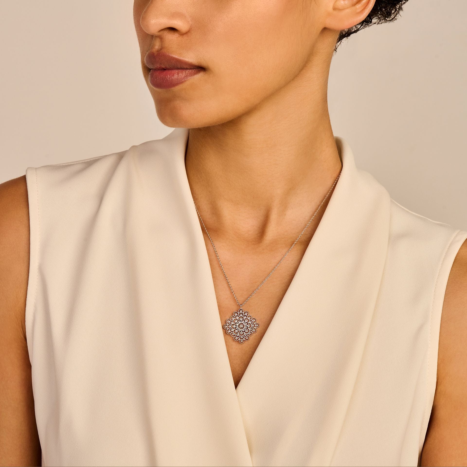 Blessed Hálsfesti, Gullhúð